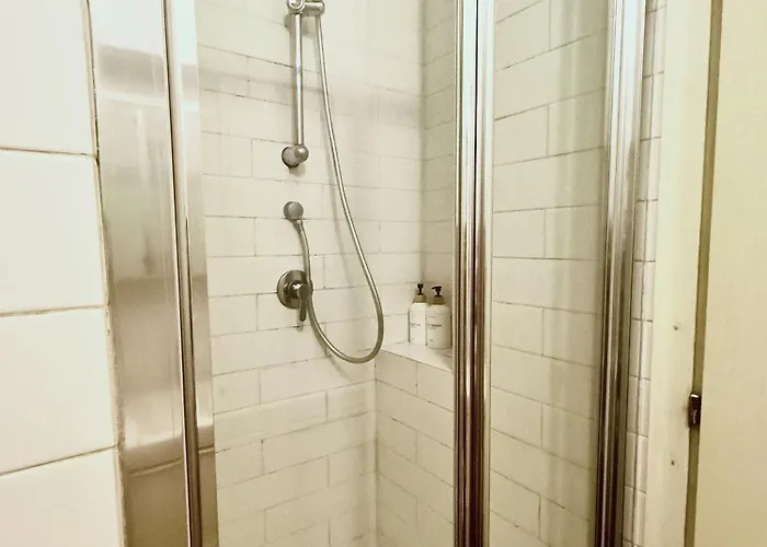 Red Suite In With Free Parking